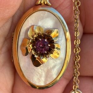 Vintage 12K Gold Filled Mother of Pearl Floral Oval Locket Necklace